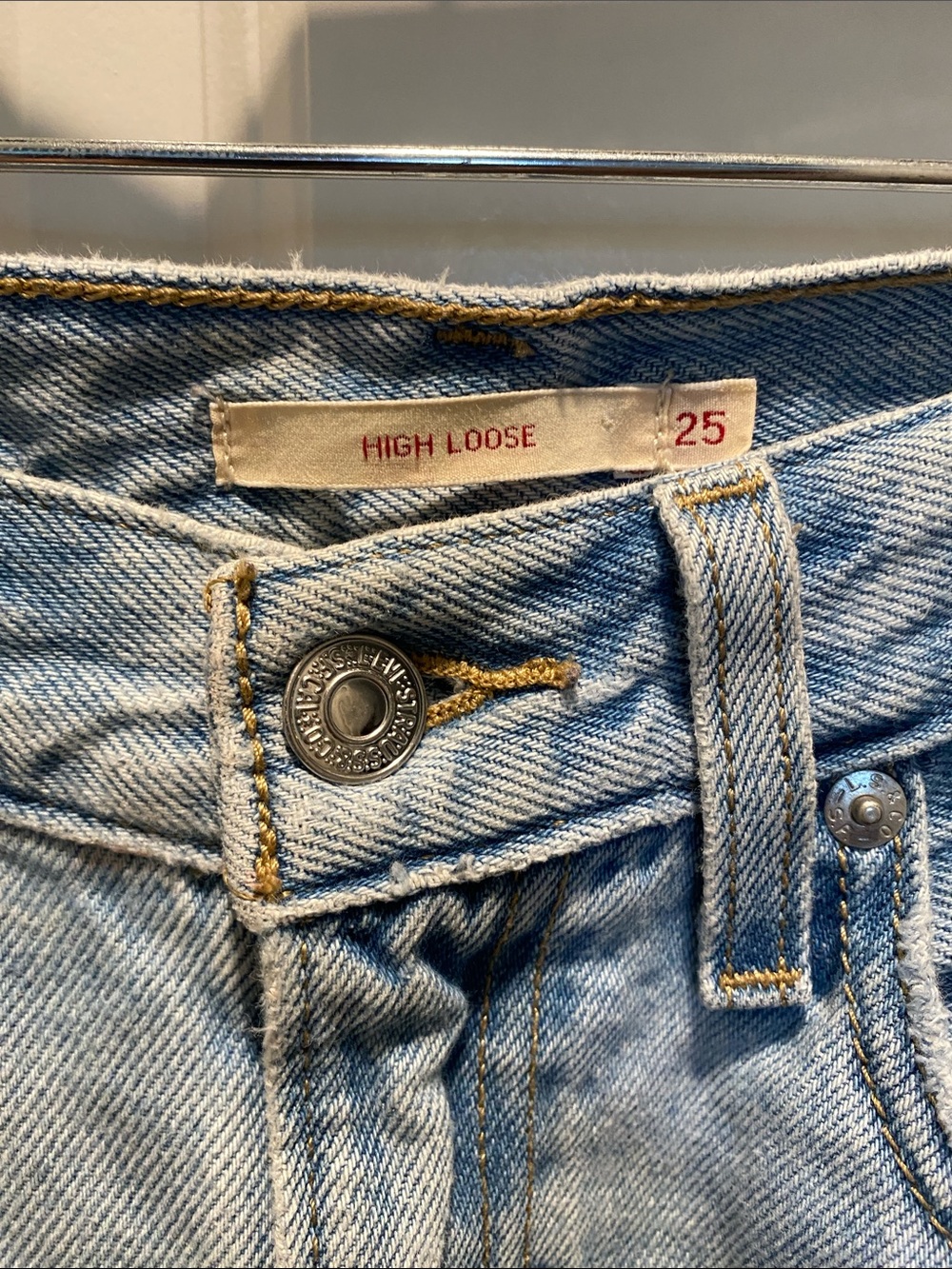 EUC Levi’s Premium High Loose Jeans - Picture 2 of 7